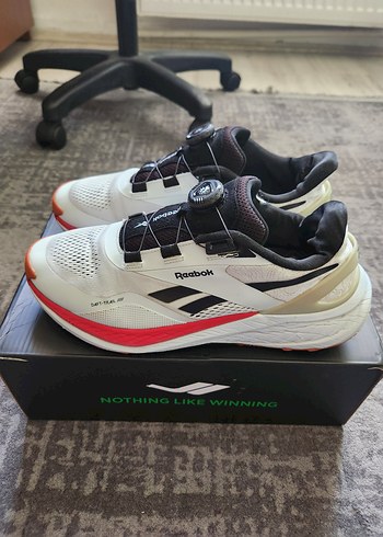 Reebok Beyaz Siyah Kosu Ayakkabisi