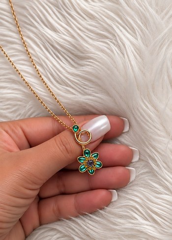 Zara Zarif Yesil Tasli Altin Cicek Kolye