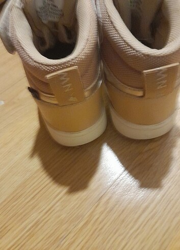 29 Beden Zara bot