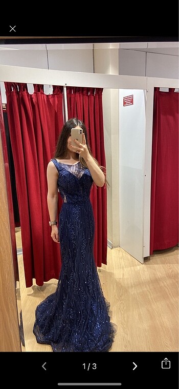 Lacivert vücuda yapışan uzun abiye