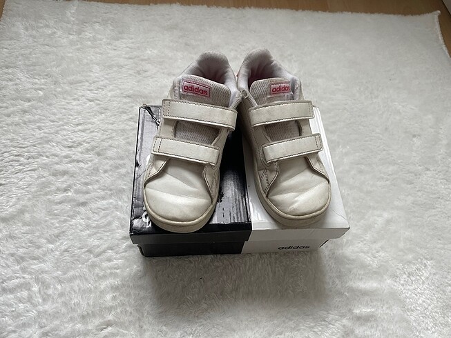 Adidas beyaz