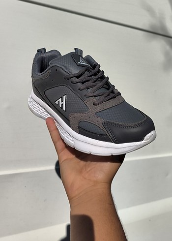 Skechers Sehir Stiline Uygun Koyu Gri Spor Ayakkabi