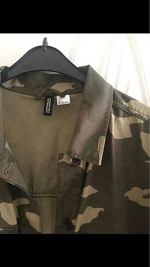 H&M Haki desenli ceket