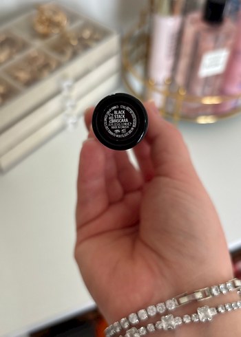 MAC Siyah Parlak Maskara - Görsel 3