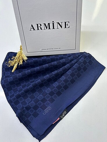 Armine logolu şal