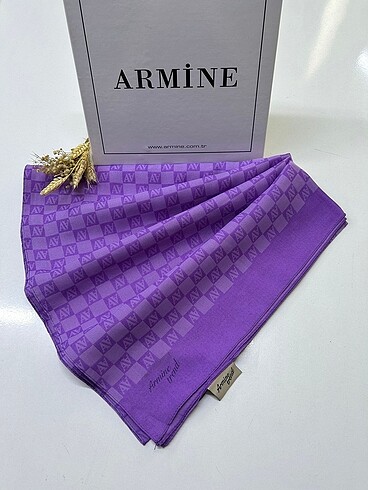  Beden Armine logolu şal