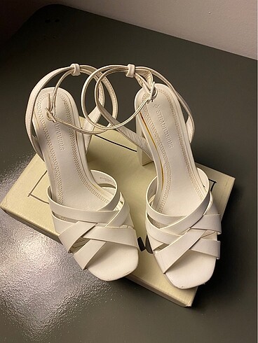 Stradivarius gelinlik ayakkabısı - Görsel 6