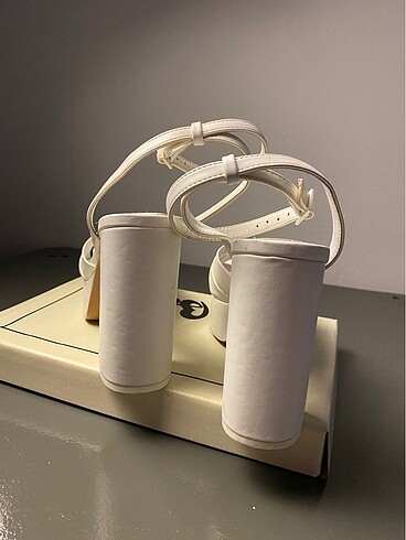 Stradivarius gelinlik ayakkabısı - Görsel 8