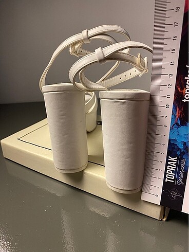 Stradivarius gelinlik ayakkabısı - Görsel 9