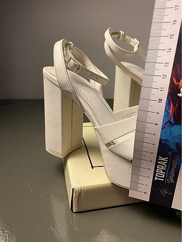 Stradivarius gelinlik ayakkabısı - Görsel 10