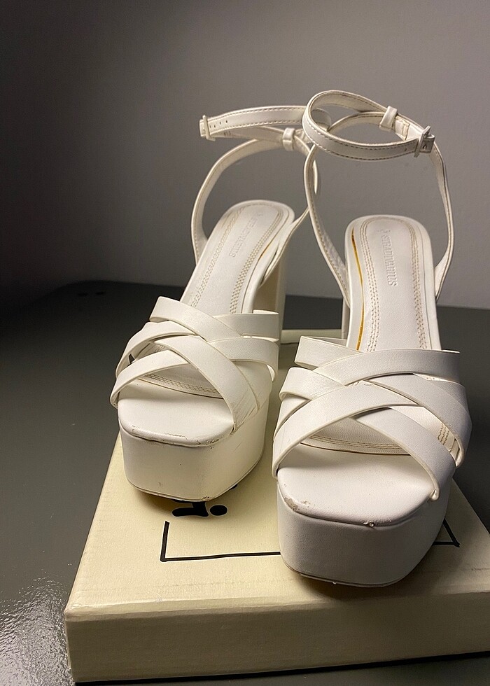 Stradivarius gelinlik ayakkabısı - Görsel 3