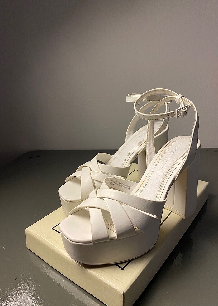 Stradivarius gelinlik ayakkabısı - Görsel 4