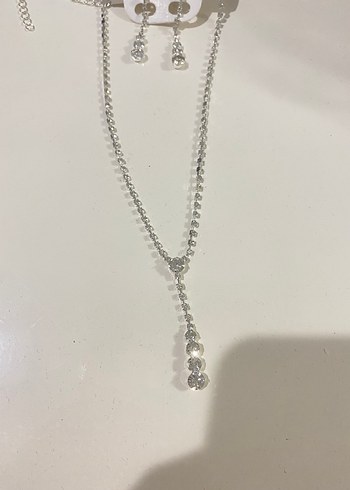 Diğer Beyaz Parlak Taşlı Takı Seti