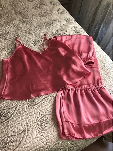 Trendyol & Milla Kasın saten pijama takımı