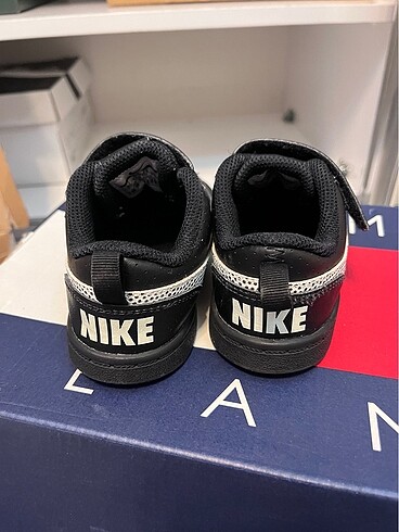 26 Beden siyah Renk Nike ayakkabı
