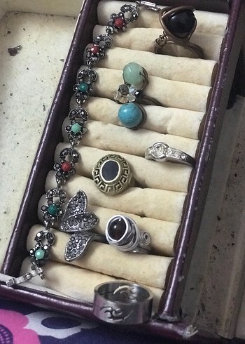 Accessorize Yüzükler ve taşlı bileklik hepsi 500 TL