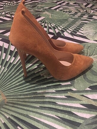 Sarı stiletto