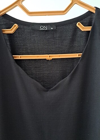 Ekol Orjinal ekol on triko bluz l xl beden siyah renk yakasi merdiven