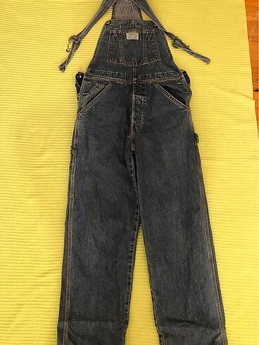 Levis tulum