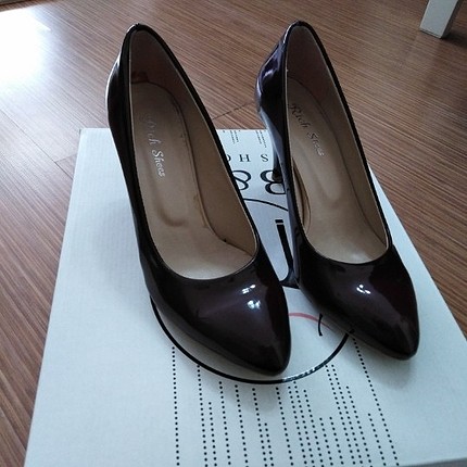 37 numara rugan stiletto ayakkabı.