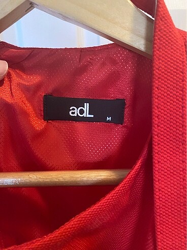 m Beden kırmızı Renk Adil Işık Elbise
