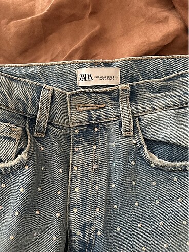 34 Beden mavi Renk Zara taşlı jean