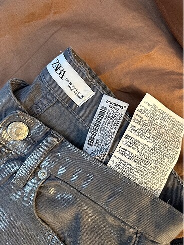 Zara Anında sold out olan yumuşacık gümüş baskılı jean