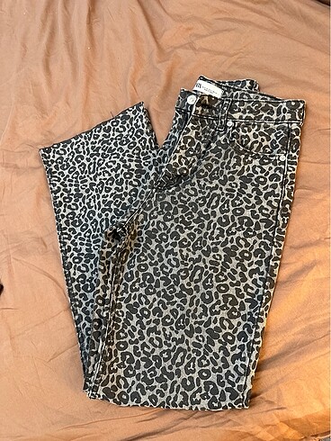 Zara palazzo gri leopar