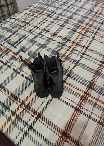 Kare Desenli Tokalı Siyah Deri Kadın Bot - Görsel 5