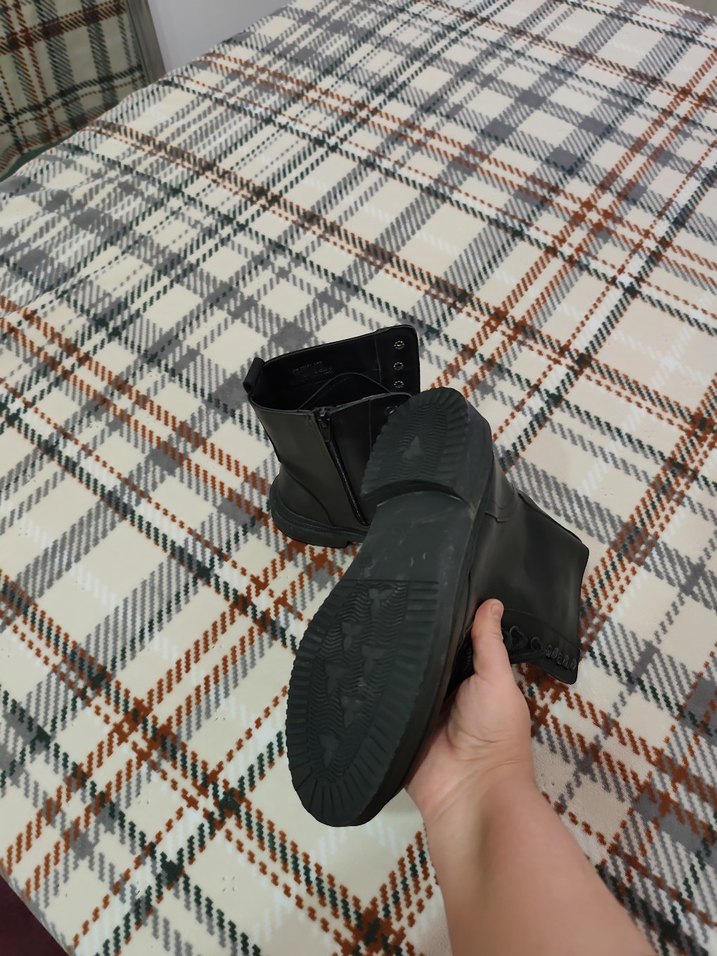 Kare Desenli Tokalı Siyah Deri Kadın Bot - Görsel 3