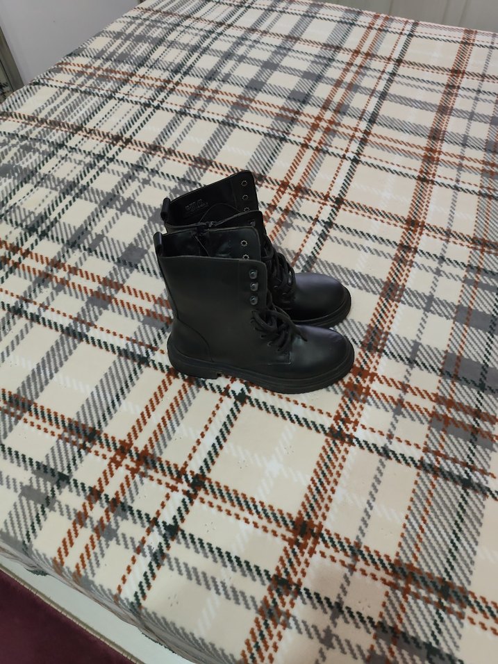 Kare Desenli Tokalı Siyah Deri Kadın Bot - Görsel 2