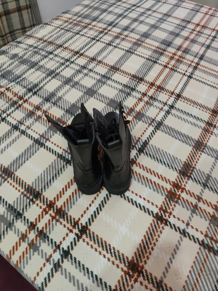 Kare Desenli Tokalı Siyah Deri Kadın Bot - Görsel 5