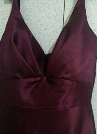 Bordo saten gece elbisesi