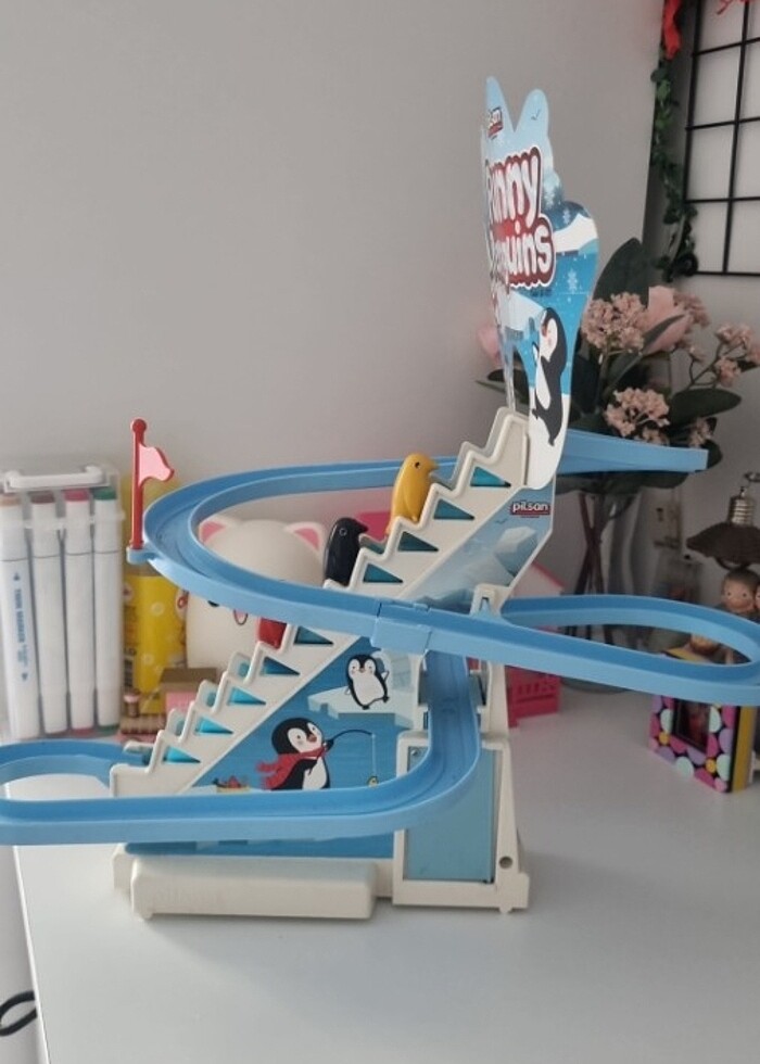 Pilsan merdiven çıkan penguen - Görsel 2