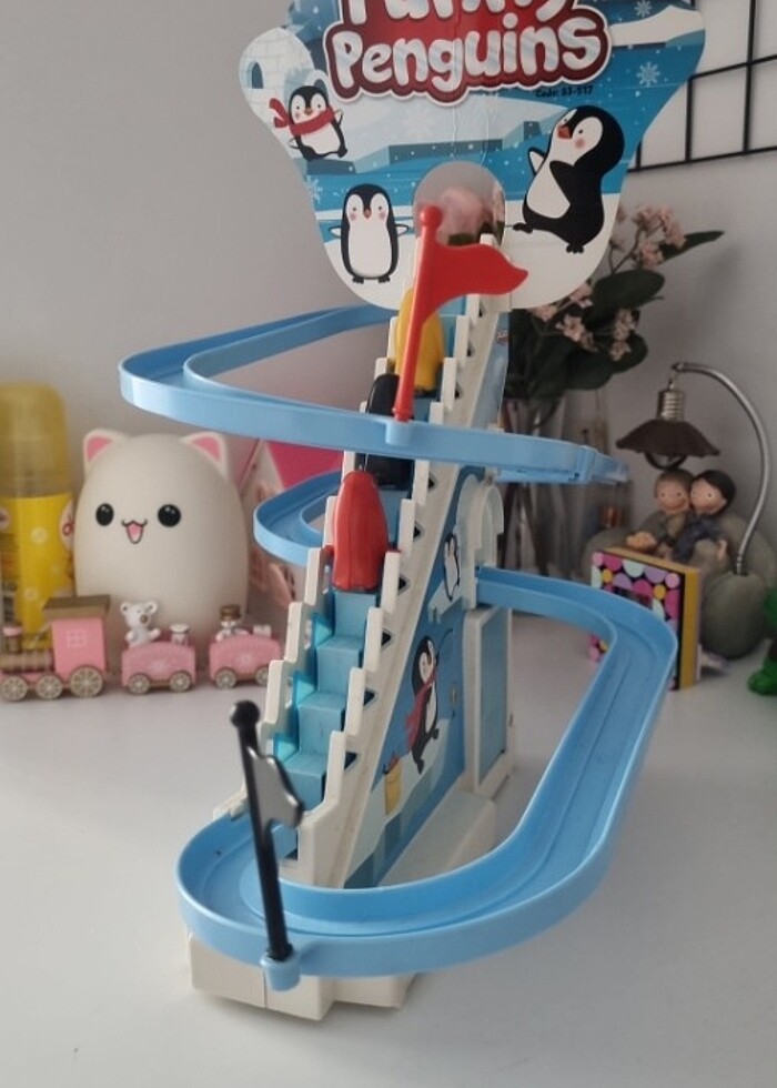 Pilsan merdiven çıkan penguen - Görsel 4