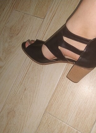 Zara 2 kere giyildi