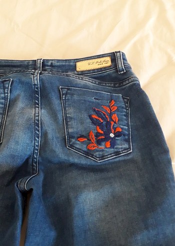 Nakışlı Kemer Detaylı Kadın Kot Pantolon - Görsel 3