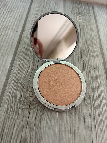 The Balm bonnie-lou the balm highlighter