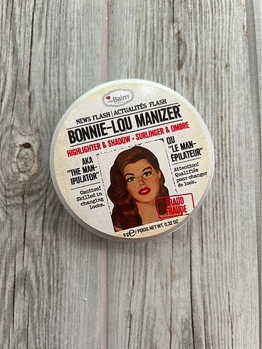 bonnie-lou the balm highlighter