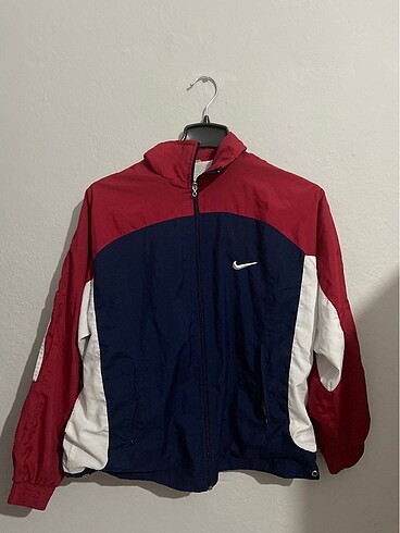 Nike yağmurluk