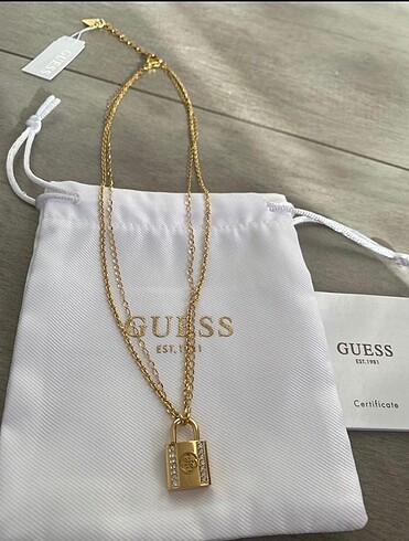 Guess kilit kolye