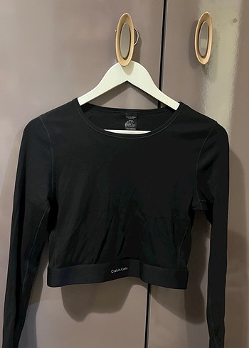 Calvin Klein Siyah Crop Uzun Kollu Ust