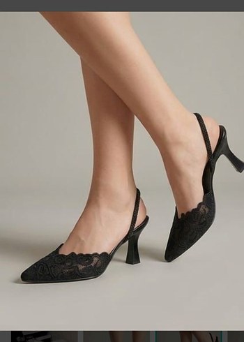 Diğer Sikligin Ve Zarafetin Simgesi Siyah Dantel Slingback Topuklu