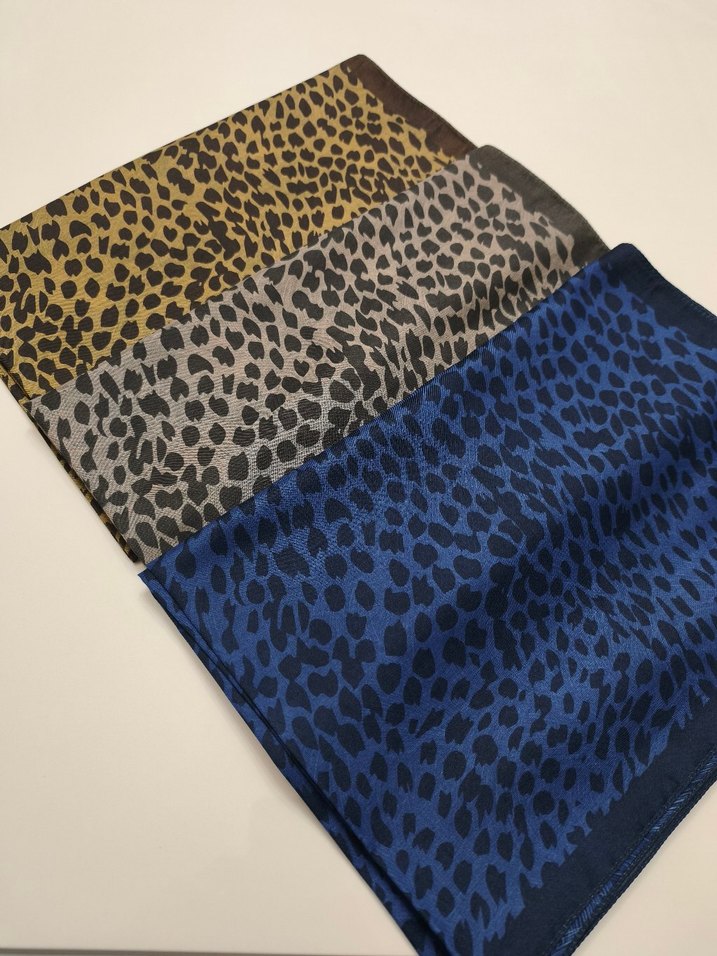Çift taraflı Lacivert Desenli Kadın Şal - Görsel 3