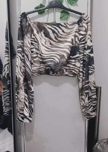 Gri Zebra Desenli Dökümlü Mini Bluz
