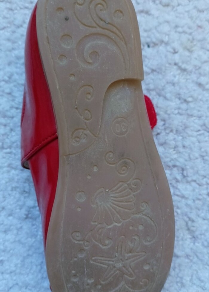 Kırmızı ayakkabı - Görsel 3