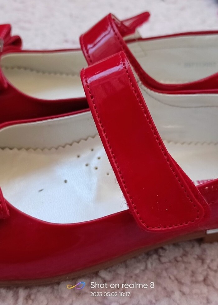 Kırmızı ayakkabı - Görsel 4
