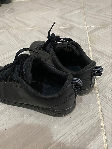 36 Beden siyah Renk Adidas spor ayakkabı