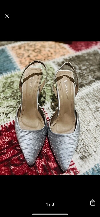 Gümüş taşlı topuklu ayakkabı