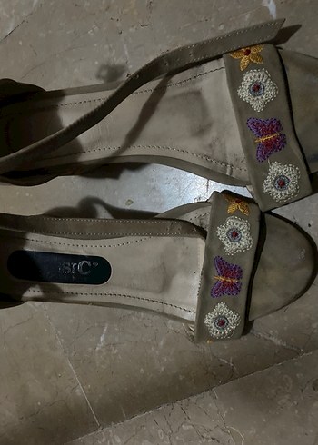 Topuklu ayakkabı - Görsel 2